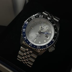 Seiko 5 Sports SKX Series GMT men's watch with a white dial, model SSK033K1 Grade 1:1