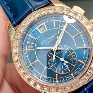Patek Philippe Complications 5905R-010 features a 42mm rose gold case with a blue sunburst dial Swiss 1:1 Grade